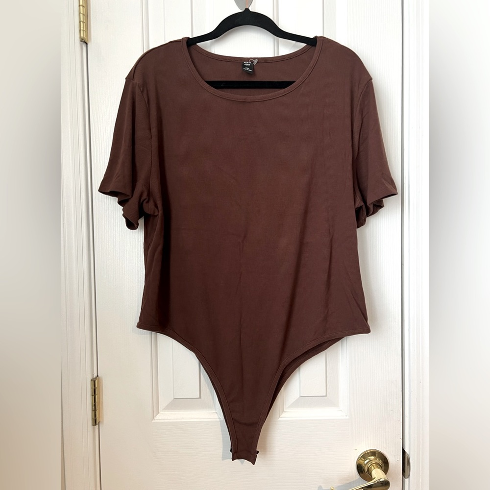 SHEIN NWOT Short Sleeve Ribbed Bodysuit 4XL, snap crotch.